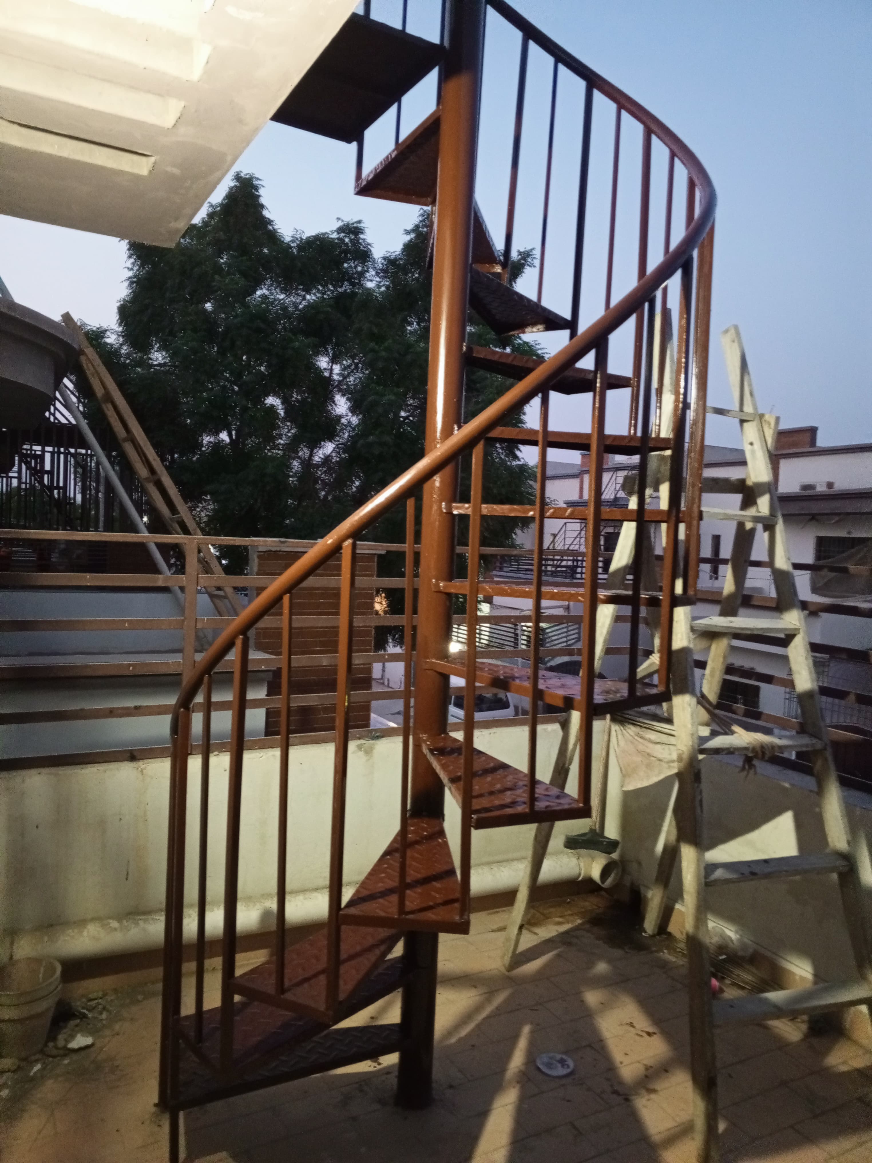  round iron staires 2